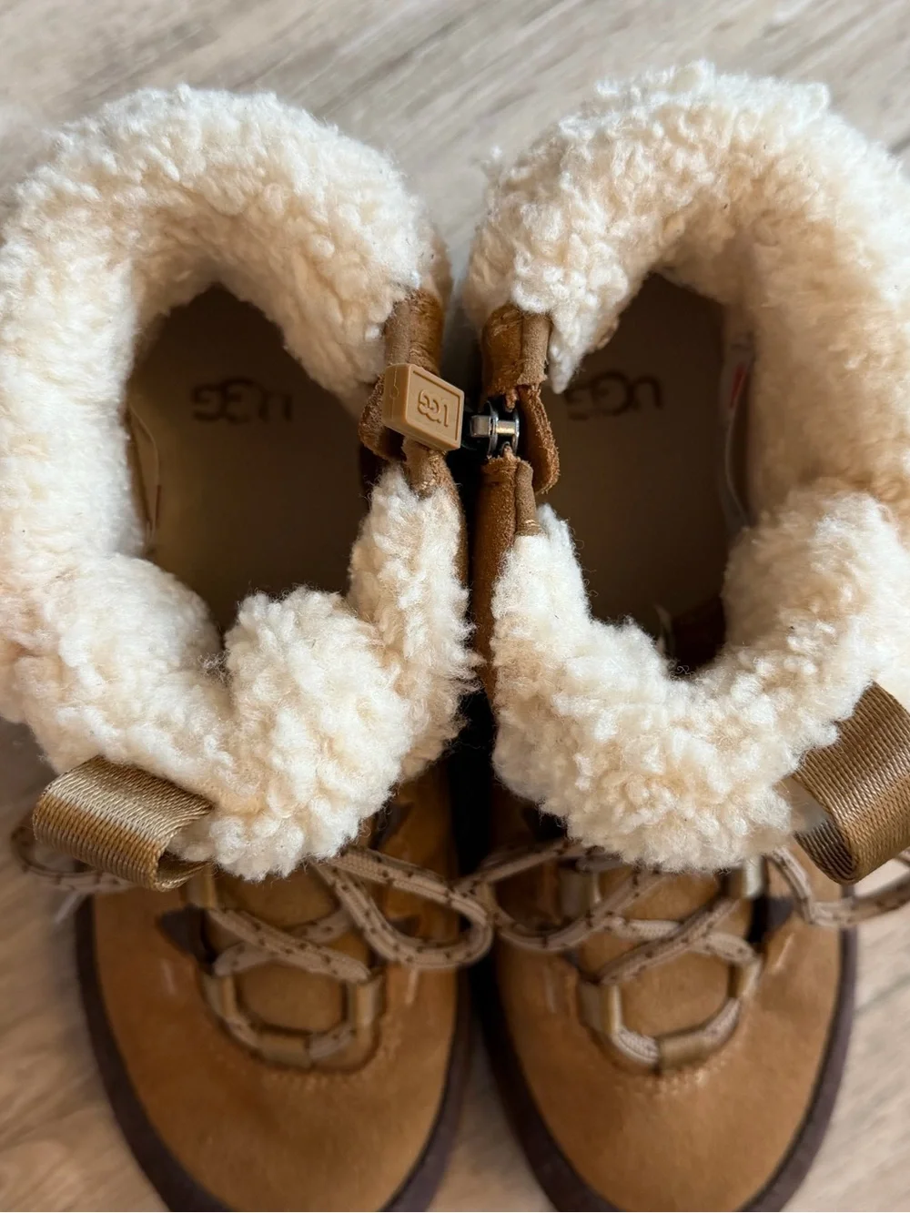 UGG TerreTrail Cozy Lace Boots - Kids Size 3 - Chestnut - Like New